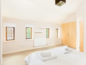 1 soverom, strykejern/-brett, wi-fi (inkludert) og sengetøy