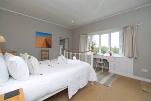 5 bedrooms, iron/ironing board, free WiFi, bed sheets