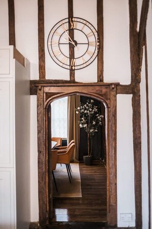 Interior - Taylour House - Historic, unique yet modern. Quiet yet town centre location. (Edenbridge,)