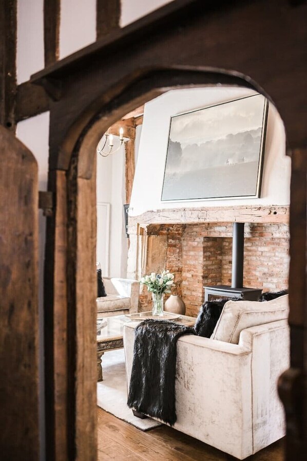 Interior - Taylour House - Historic, unique yet modern. Quiet yet town centre location. (Edenbridge,)