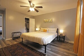 3 bedrooms, iron/ironing board, WiFi, bed sheets