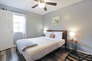 3 makuuhuonetta, silitysrauta/-lauta, Wi-Fi, vuodevaatteet