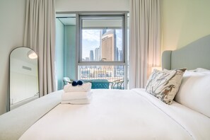 2 chambres, coffres-forts dans les chambres, fer et planche à repasser