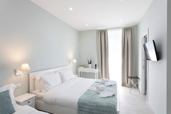 Superior-Vierbettzimmer, 1 Schlafzimmer, Nichtraucher, Stadtblick