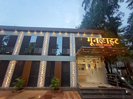 Fachada de la propiedad. Hotel Moon Lite Residency Marve Malad