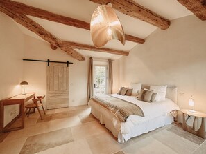 5 habitaciones, wifi y ropa de cama