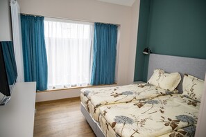 4 habitaciones, tabla de planchar con plancha, wifi y ropa de cama 