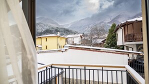Property grounds - Luxury villa in the heart of Rila mountain. The only one 103 deg mineral spring (Sapareva banya)