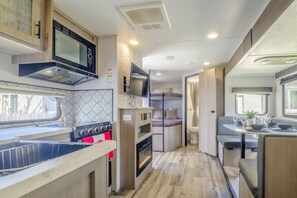 Private kitchen - Miami RV Getaway - 17 minutes From Miami Beaches
 (North Miami Beach)