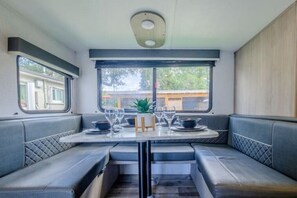 Dining - Miami RV Getaway - 17 minutes From Miami Beaches
 (North Miami Beach)