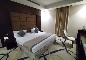 Egyptian cotton sheets, premium bedding, pillowtop beds, soundproofing - Sansa Hotel (Jeddah)