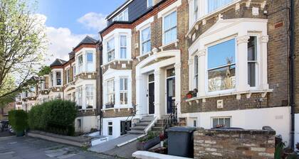 Smart and Cosy apartment with own private  garden and entrence