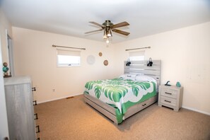 3 室のベッドルーム、アイロン / アイロン台、WiFi、ベッドシーツ