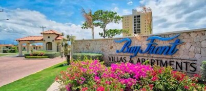 Apartment Sleeps 6 With Pool Access