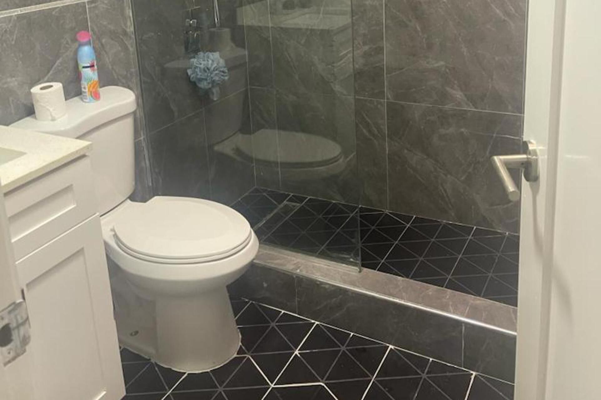 Separate tub and shower, deep soaking tub, towels