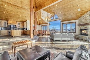 TV, lareira, escritórios