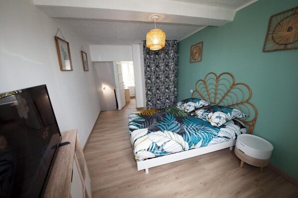 1 bedroom, iron/ironing board, bed sheets