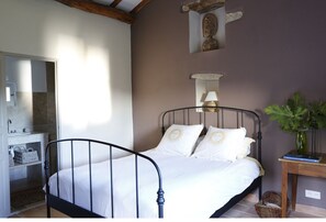 4 室のベッドルーム、アイロン / アイロン台、WiFi、ベッドシーツ