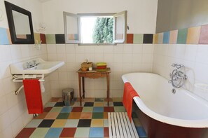 シャワー、ヘアドライヤー、タオル、石鹸