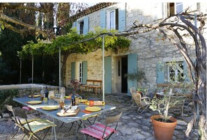 屋外ダイニングエリア