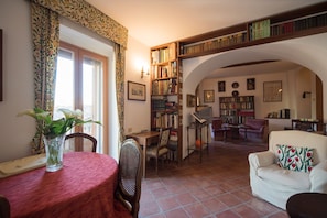 Interior - The Clock Houses - Baron (Gallodoro)