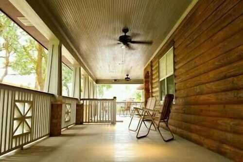 Charming Country Cabin with Self Check In