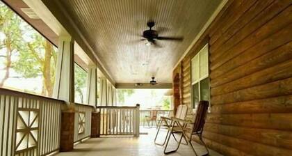 Charming Country Cabin with Self Check In