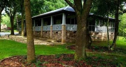 Charming Country Cabin with Self Check In