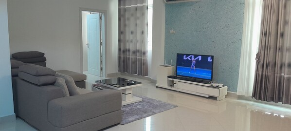 Basic Apartment | Living area - sir Edwards inn & apartment (Dar es Salaam)