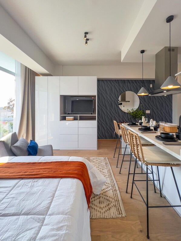 Loft de lujo | 1 habitación, decoración personalizada, muebles diferentes y escritorio 