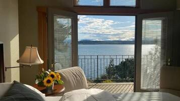 3 slaapkamers, een strijkplank/strijkijzer, gratis wifi, beddengoed