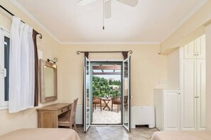 5 habitaciones, tabla de planchar con plancha, wifi y ropa de cama 