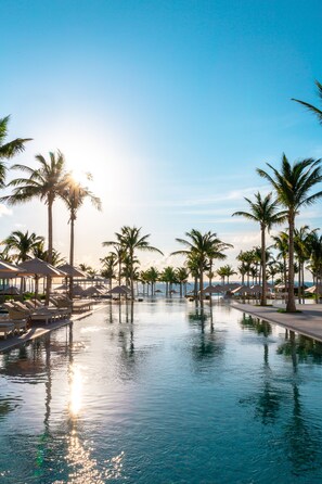 7 Außenpools, Cabañas (kostenlos), Sonnenschirme