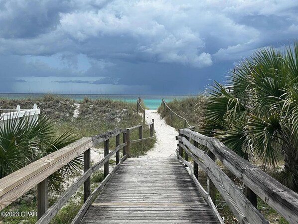 On the beach, white sand - Beach House - Beach Blvd by PHG (Panama City Beach)