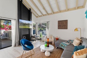 Télévision, cheminée