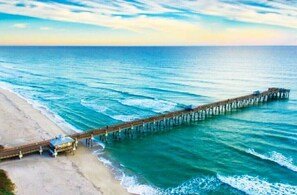 Beach towels - HILLMAN RETREAT.★★★★★ 3. NEAR BEACHES / PGA / DOWNTOWN / ROGER DEAN/HOT TUB
 (Palm Beach Gardens)