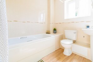 Apartment, Smoking | 4 bedrooms