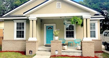 Urban Bungalow 5min to Ever-bank Field