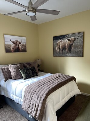 3 habitaciones, tabla de planchar con plancha, wifi y ropa de cama