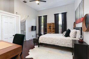 3 bedrooms, desk, iron/ironing board, travel cot - 3BR/2BTH Historic Pearl Brewery Downtown Riverwalk (San Antonio)