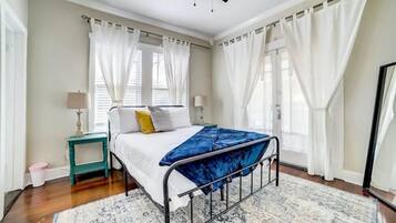 2 habitaciones, escritorio, tabla de planchar con plancha y wifi
