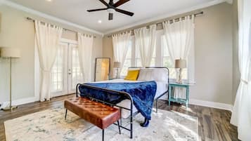 2 bedrooms, desk, iron/ironing board, WiFi