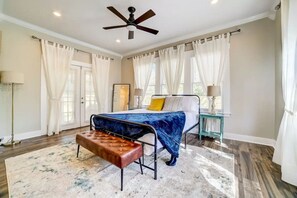 3 Schlafzimmer, Schreibtisch, Bügeleisen/Bügelbrett, WLAN