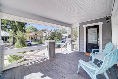 2 BR/2BTH Downtown Home - Walk/Bike to Riverwalk!