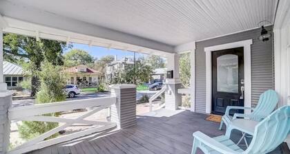 2 BR/2BTH Downtown Home - Walk/Bike to Riverwalk!