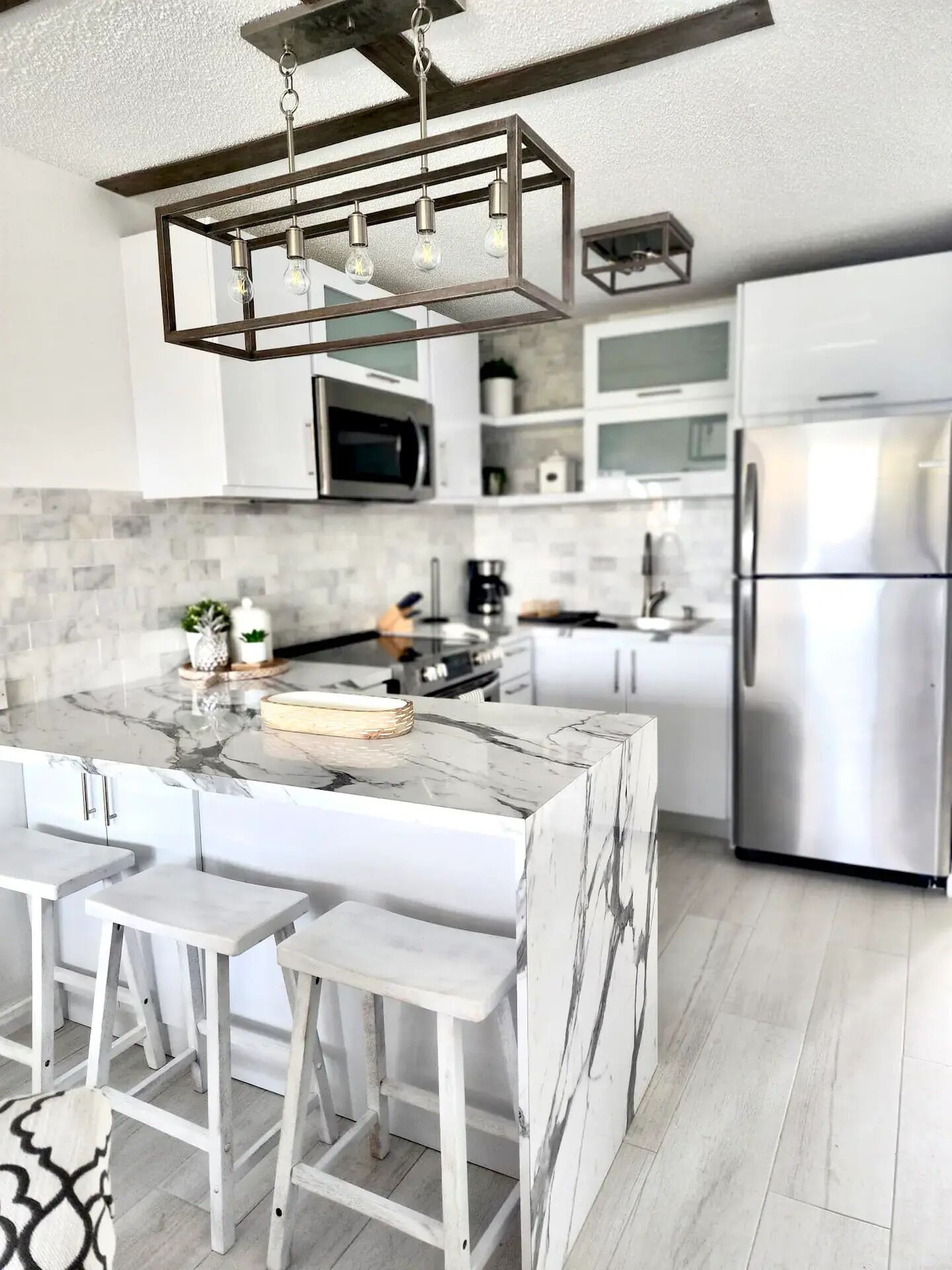 Fridge, oven, stovetop