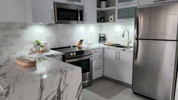 Fridge, oven, stovetop