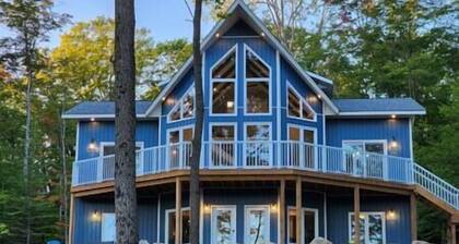 Luxury Waterfront Cottage on Little Doe Lake