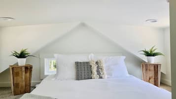 6 bedrooms, desk, free WiFi, bed sheets