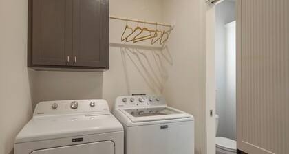 Vermilion Sanctuary 2 blocks from Downtown